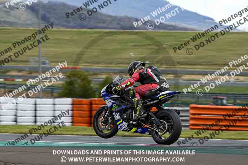 cadwell no limits trackday;cadwell park;cadwell park photographs;cadwell trackday photographs;enduro digital images;event digital images;eventdigitalimages;navarra;no limits trackdays;peter wileman photography;racing digital images;trackday digital images;trackday photos
